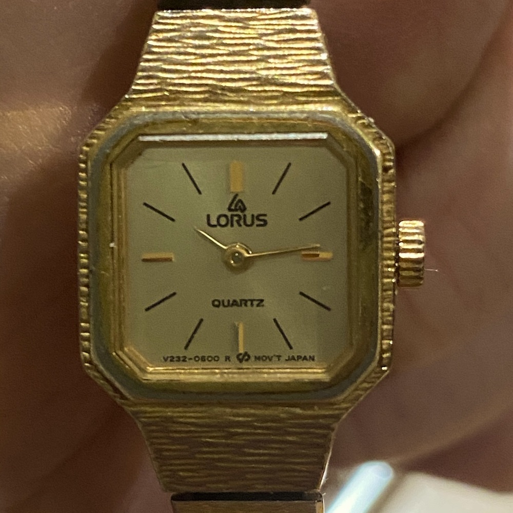 Woman’s Vintage Lotus Quartz V232-0800R Japan move.